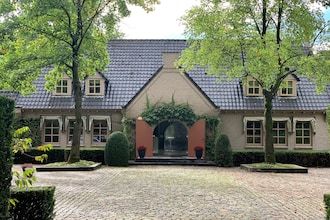 Prachtig landhuis in Drunen met een zwembad in Drunen