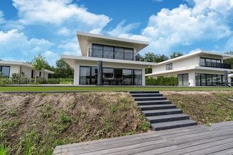 16p ruime villa aan het water in Zeewolde in Zeewolde