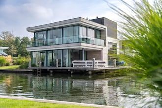 Villa aan het water voor 8 personen in Arnemuiden